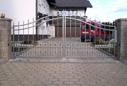 Dvoriščna vrata